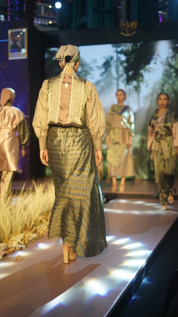 Botanical Bloom Look 2 - Gambar 8