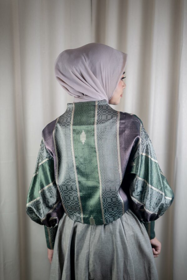 Botanical Bloom Look 5 : Timeless Elegance - Gambar 3