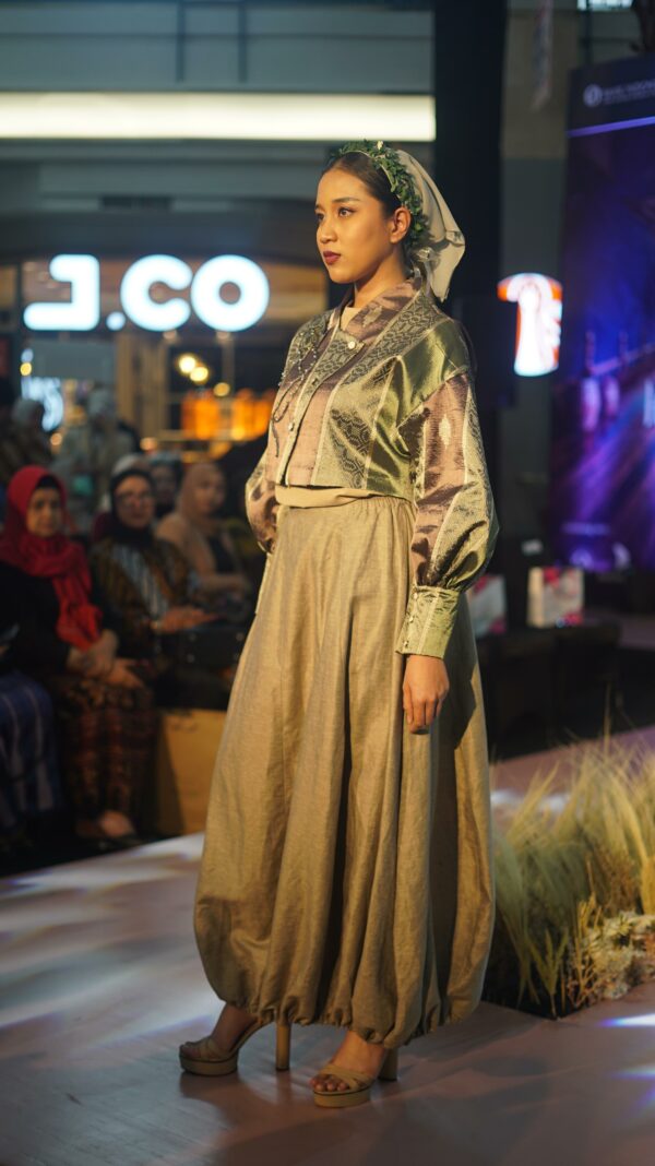 Botanical Bloom Look 5 : Timeless Elegance