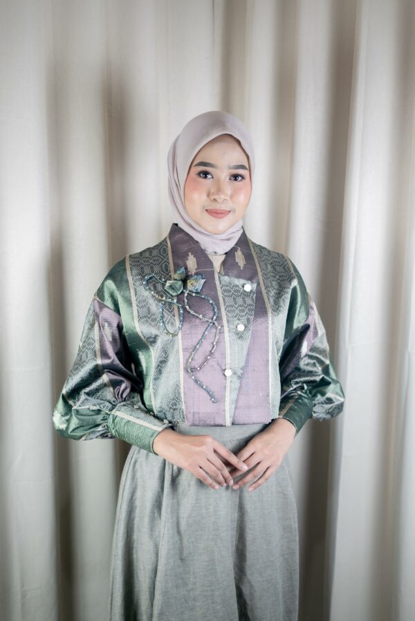 Botanical Bloom Look 5 : Timeless Elegance - Gambar 2
