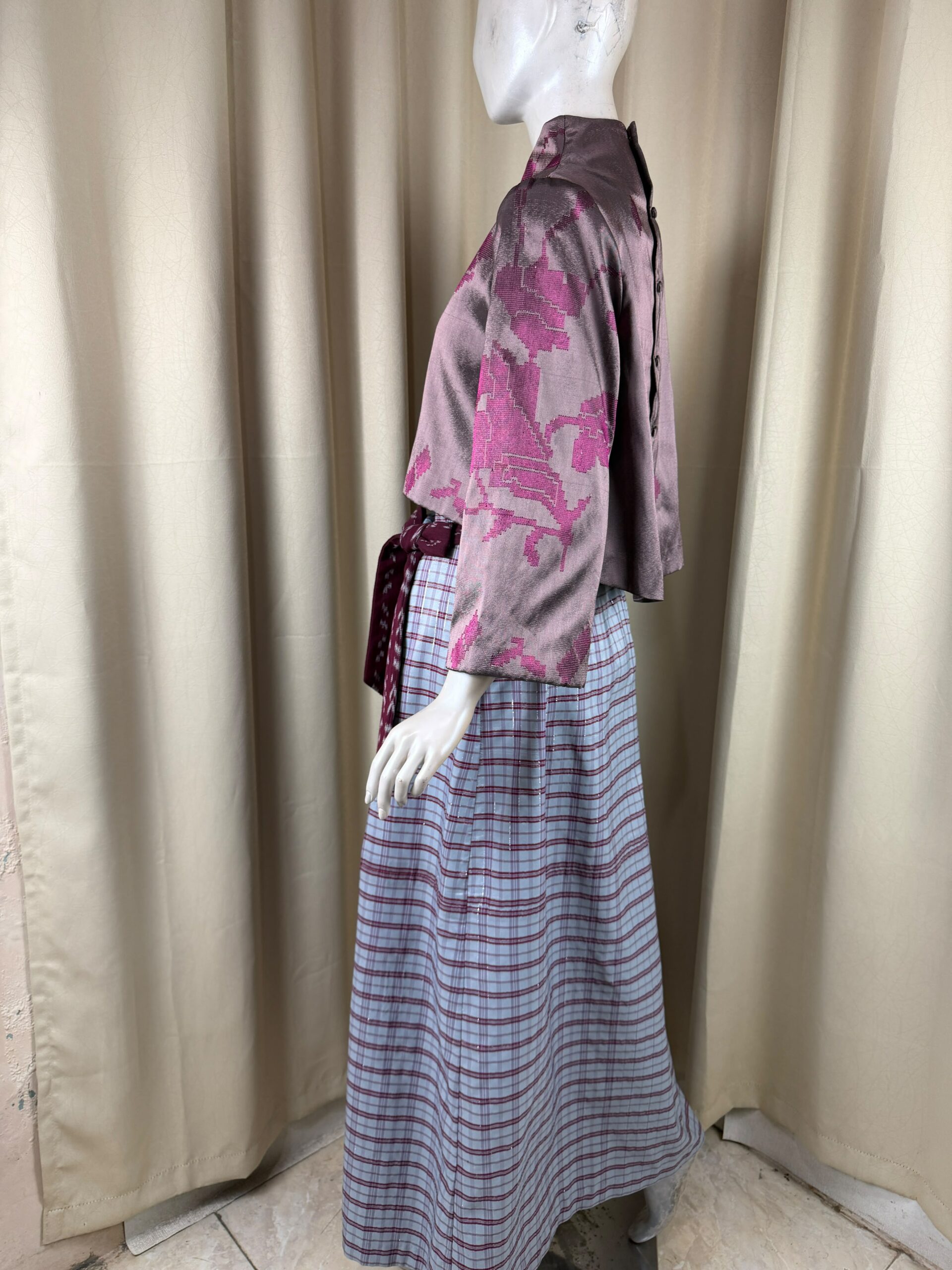 Maddika Set - Crop Top Tenun Lagosi & Rok Highwaist Mandar Ikat Etnik Modern - Gambar 8