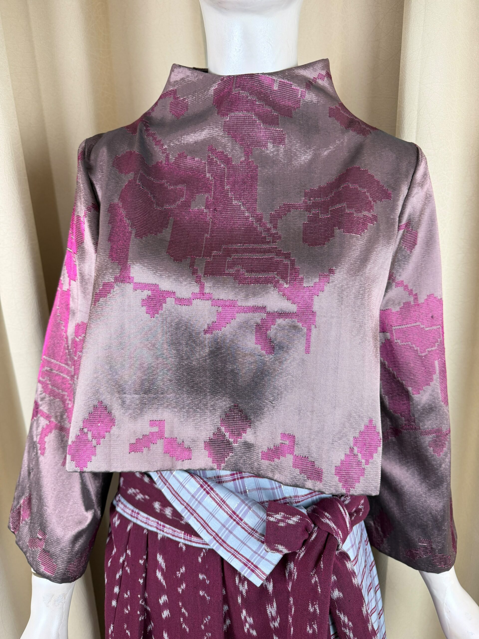 Maddika Set - Crop Top Tenun Lagosi & Rok Highwaist Mandar Ikat Etnik Modern - Gambar 4